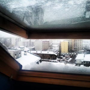 Sneg na oknu
